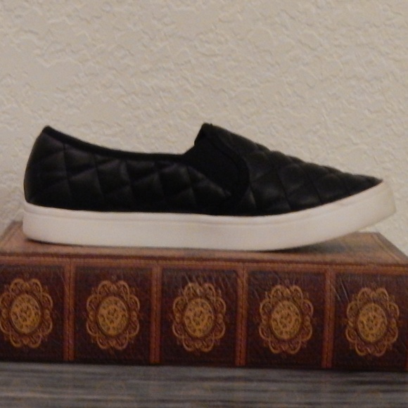 Report black tennis shoe in Womens - Picture 2 of 3